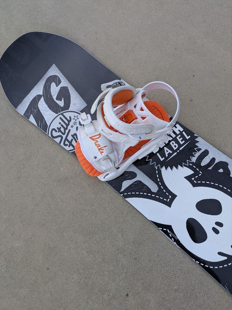 デスレーベル スノボードスノボー板　サイズ142cm DRAKEビンディング