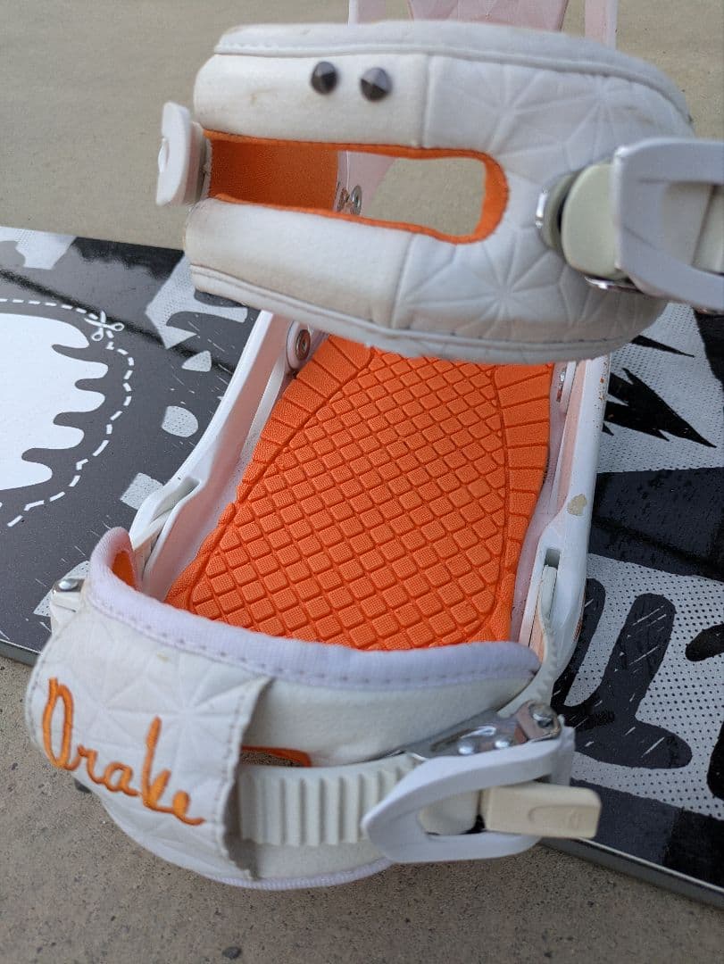 デスレーベル スノボードスノボー板　サイズ142cm DRAKEビンディング