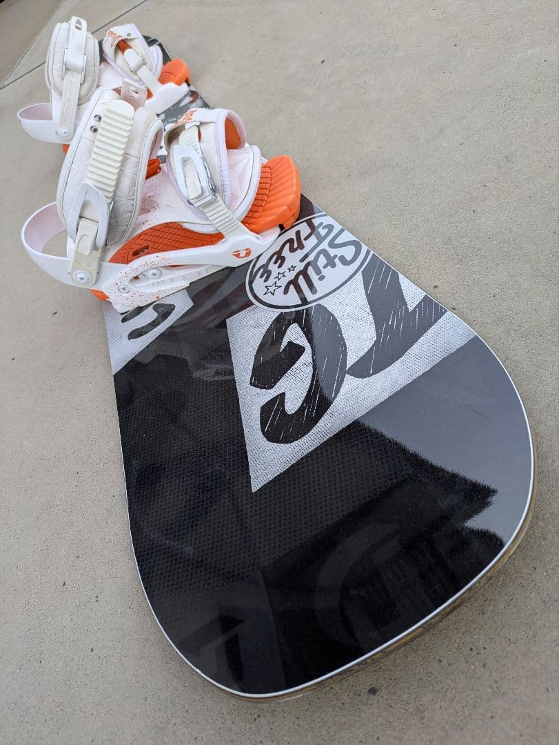 デスレーベル スノボードスノボー板　サイズ142cm DRAKEビンディング