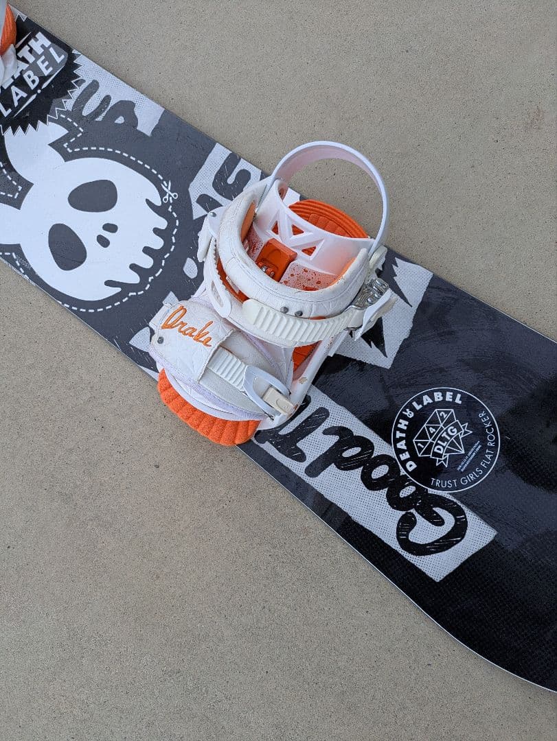 デスレーベル スノボードスノボー板　サイズ142cm DRAKEビンディング