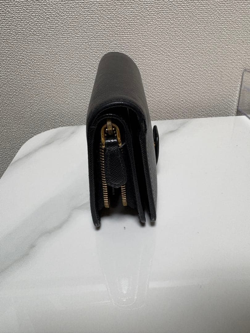 PRADA ブラック 二つ折り財布　値引き可能