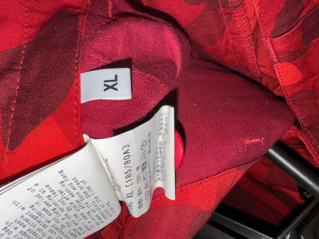 A BATHING APEのレッドカモフラージュ柄6ポケットカーゴパンツ