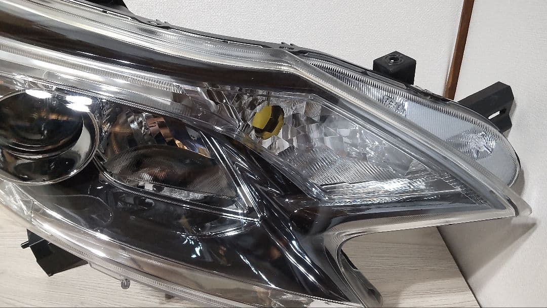 NISSANノート E12 純正右ヘッドライト
