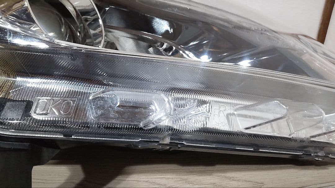 NISSANノート E12 純正右ヘッドライト