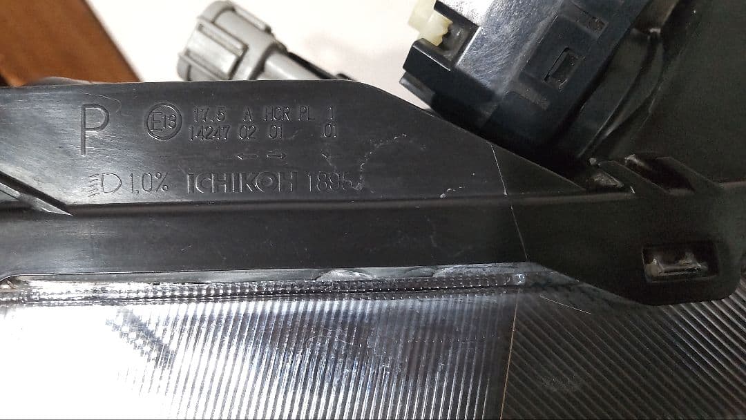 NISSANノート E12 純正右ヘッドライト