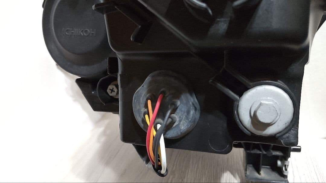 NISSANノート E12 純正右ヘッドライト