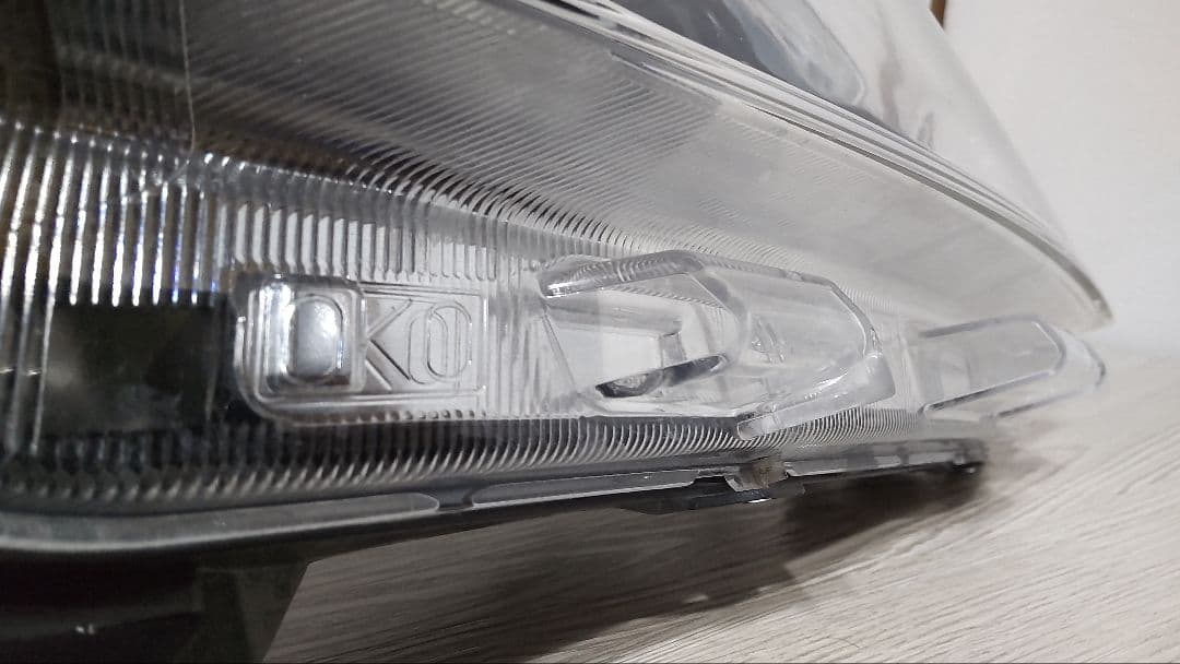 NISSANノート E12 純正右ヘッドライト