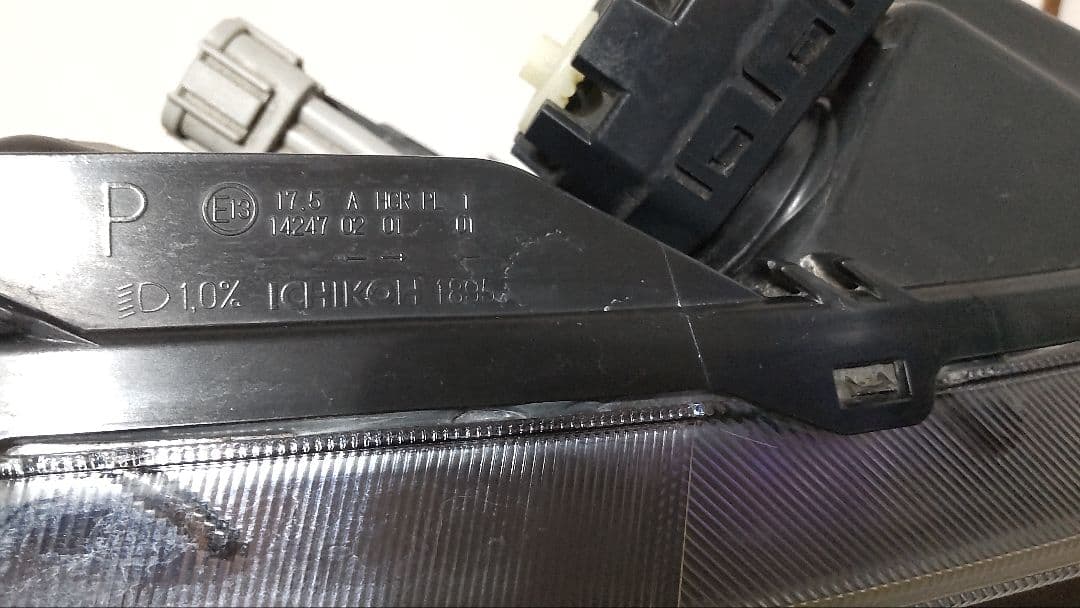 NISSANノート E12 純正右ヘッドライト