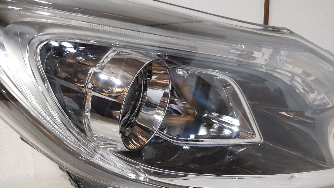 NISSANノート E12 純正右ヘッドライト