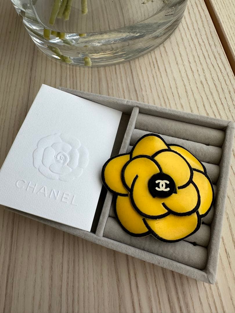 CHANEL シャネル 花モチーフブローチ 黄色　ヘアアクセ