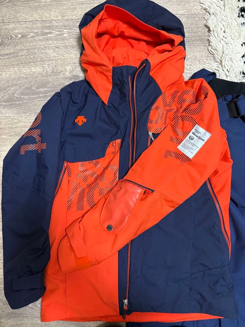 DESCENTE スノーウェア