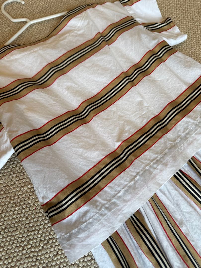 【美品】BURBERRY 現行　キッズワンピース　10Y　ノバストライプ