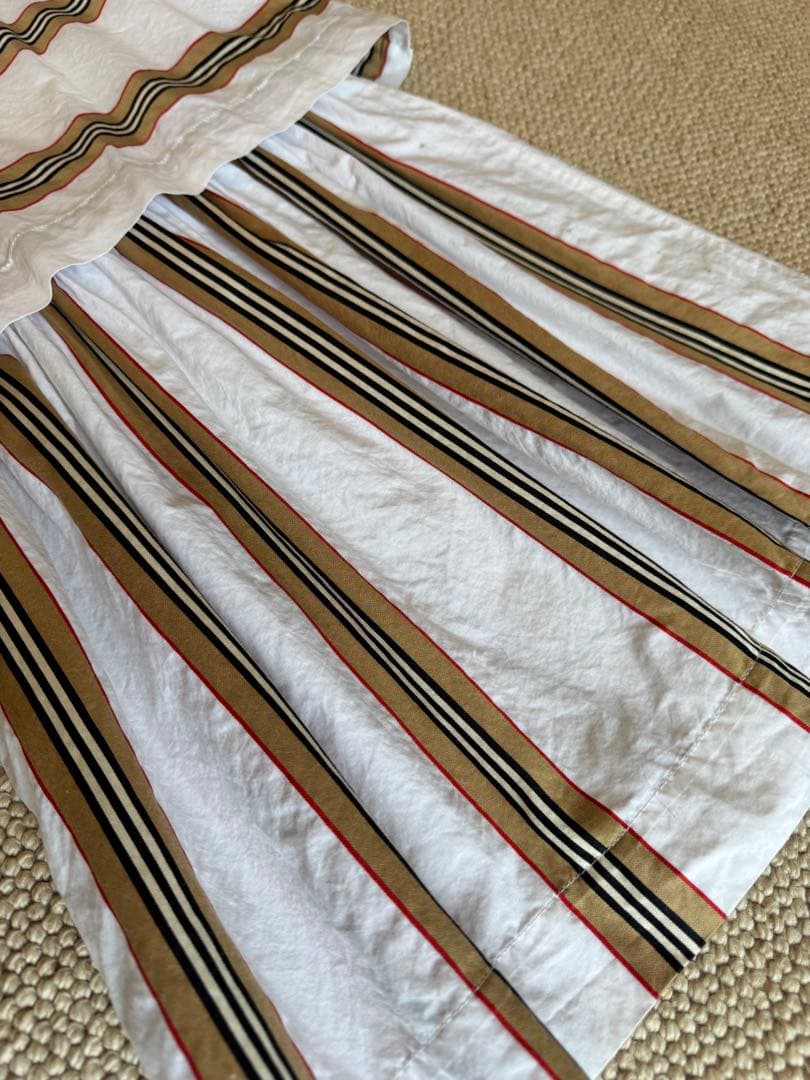 【美品】BURBERRY 現行　キッズワンピース　10Y　ノバストライプ