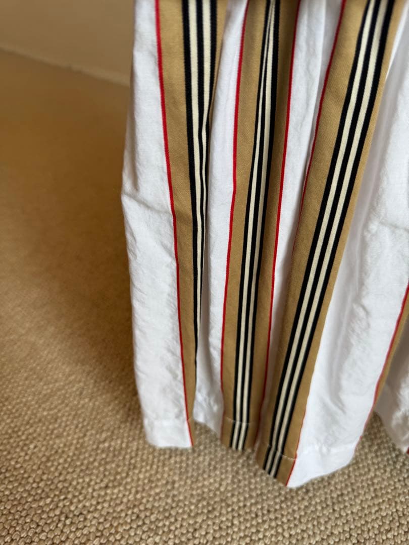 【美品】BURBERRY 現行　キッズワンピース　10Y　ノバストライプ