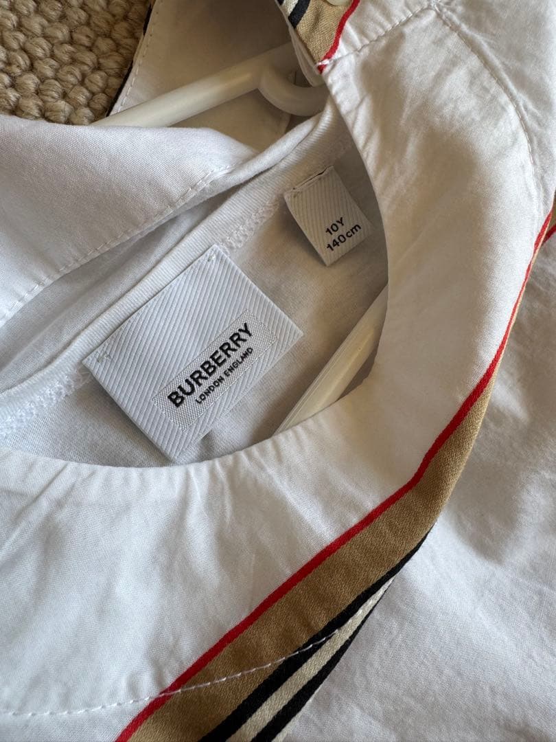 【美品】BURBERRY 現行　キッズワンピース　10Y　ノバストライプ