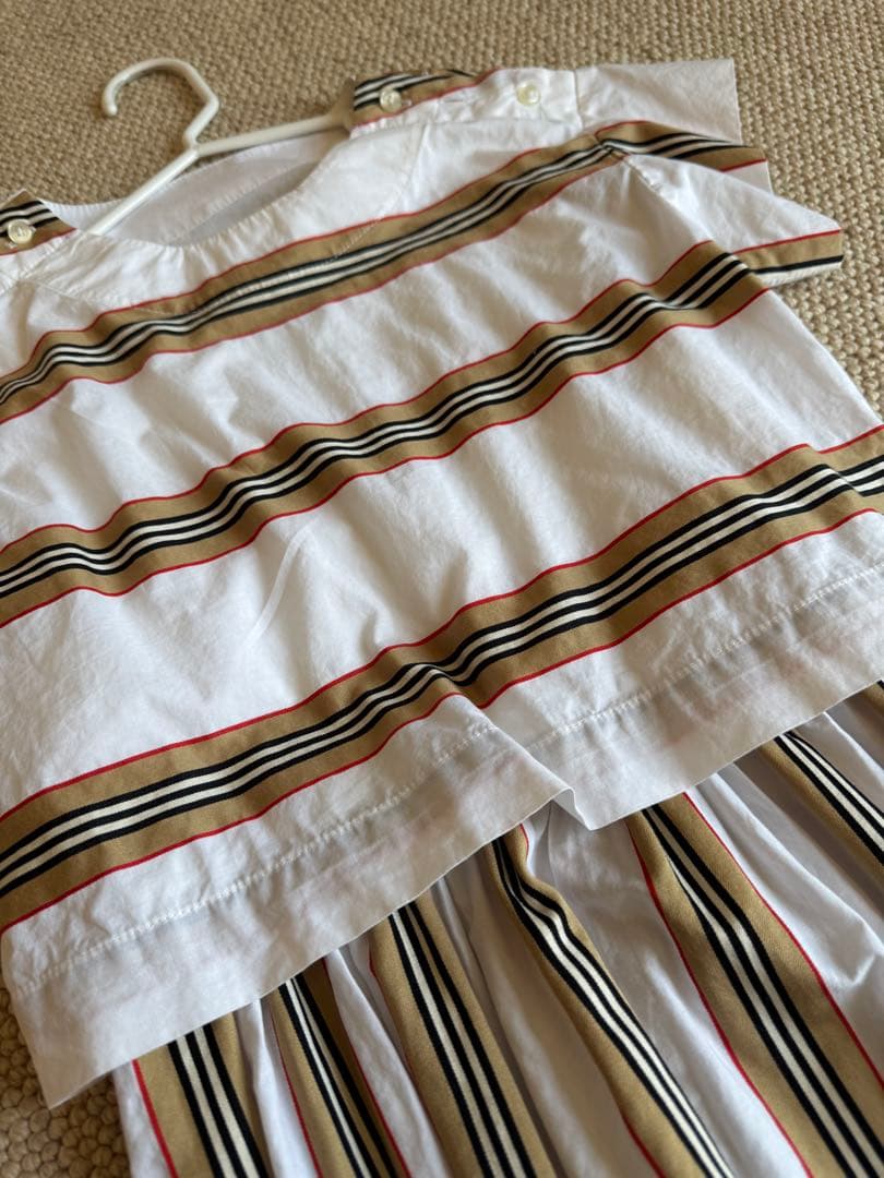 【美品】BURBERRY 現行　キッズワンピース　10Y　ノバストライプ