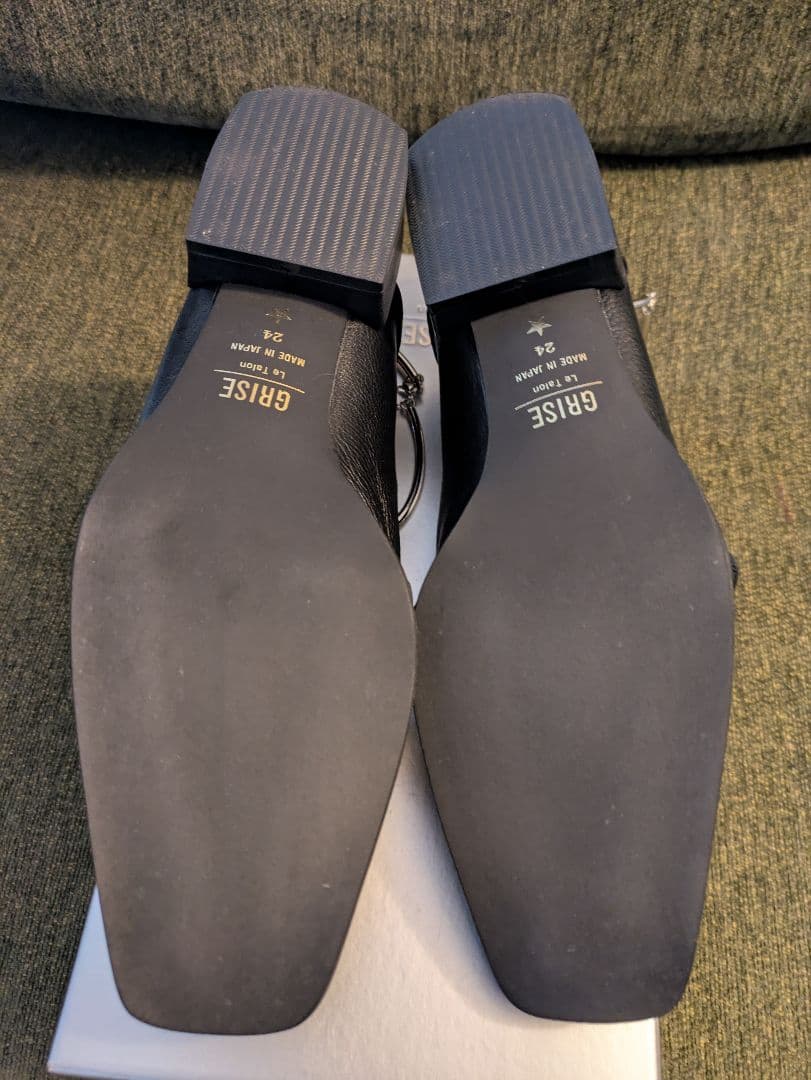 完売品GRISEレザースクエアクロスシームアンクルフラット レディース　24.0