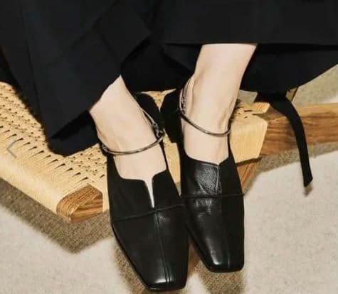 完売品GRISEレザースクエアクロスシームアンクルフラット レディース　24.0