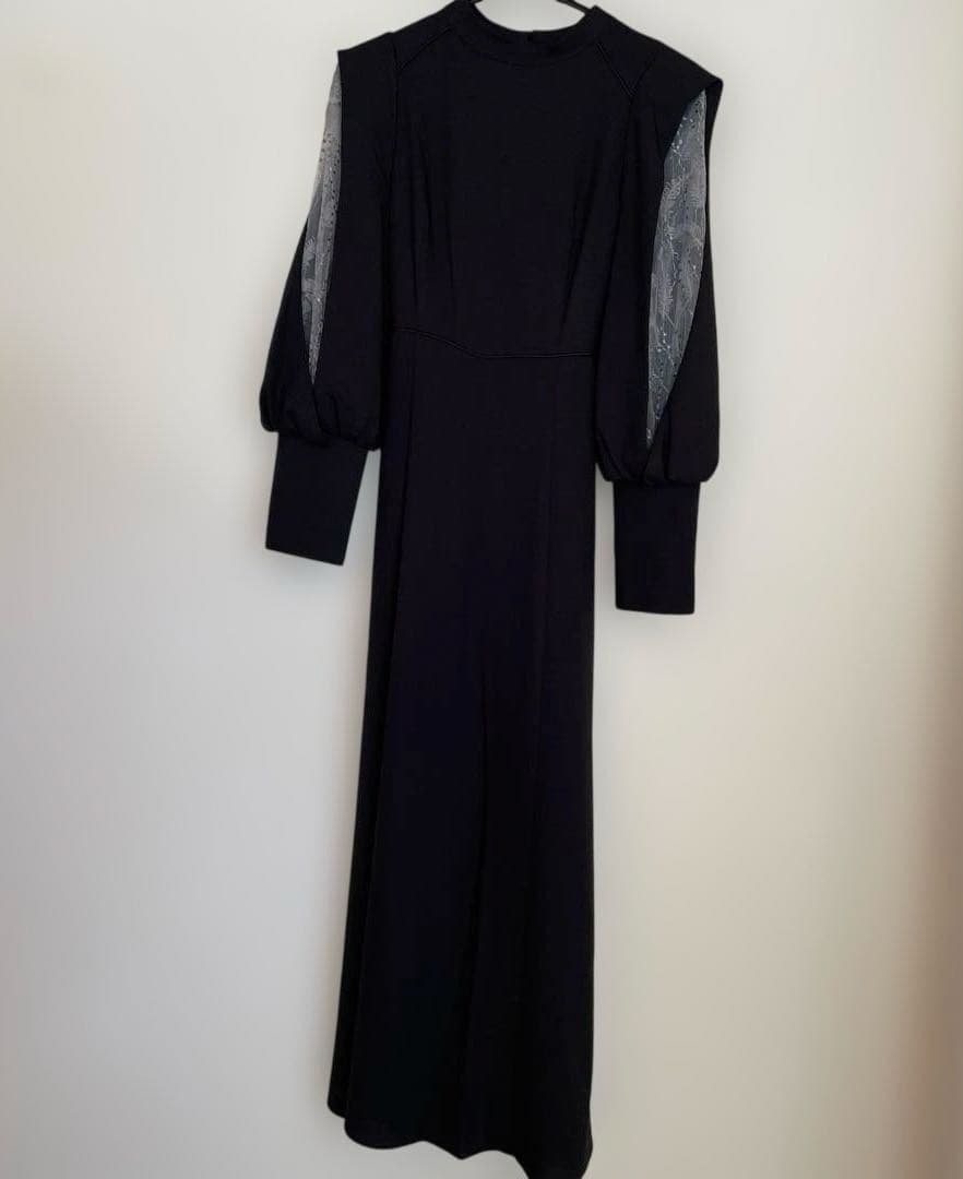 美品　niana ニアナ　スリーブスリット刺繍レースフレアドレス　M ブラック