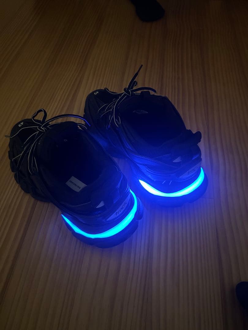 バレンシアガtrack led