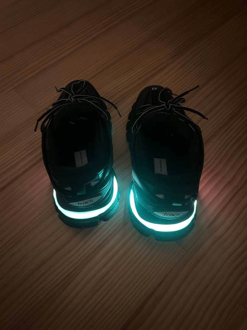 バレンシアガtrack led