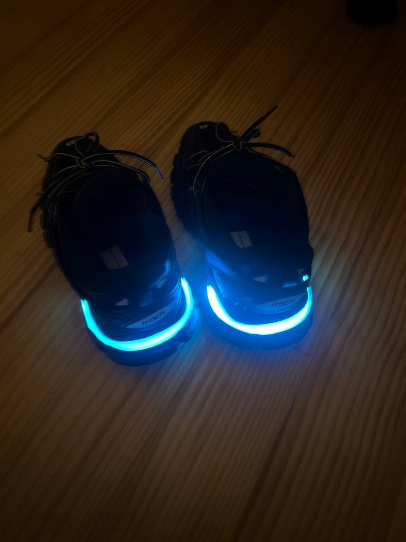 バレンシアガtrack led