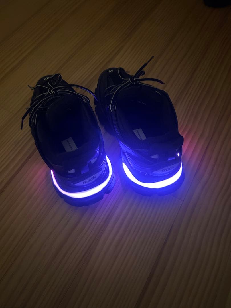 バレンシアガtrack led