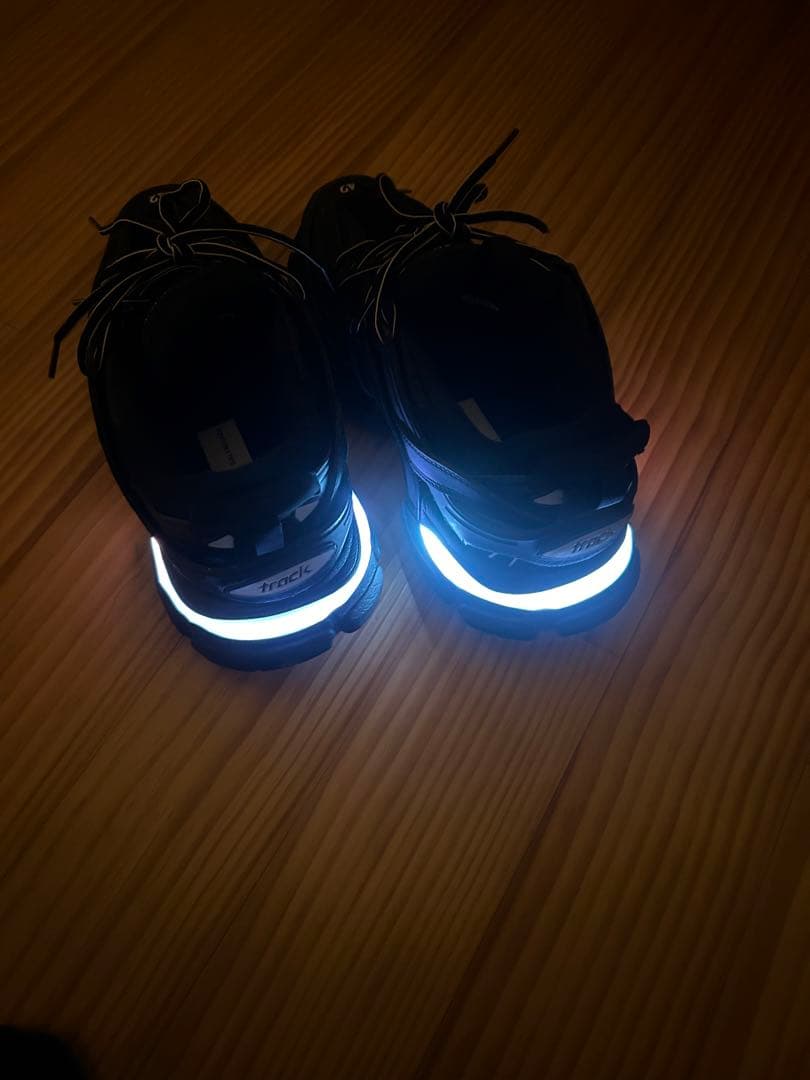 バレンシアガtrack led