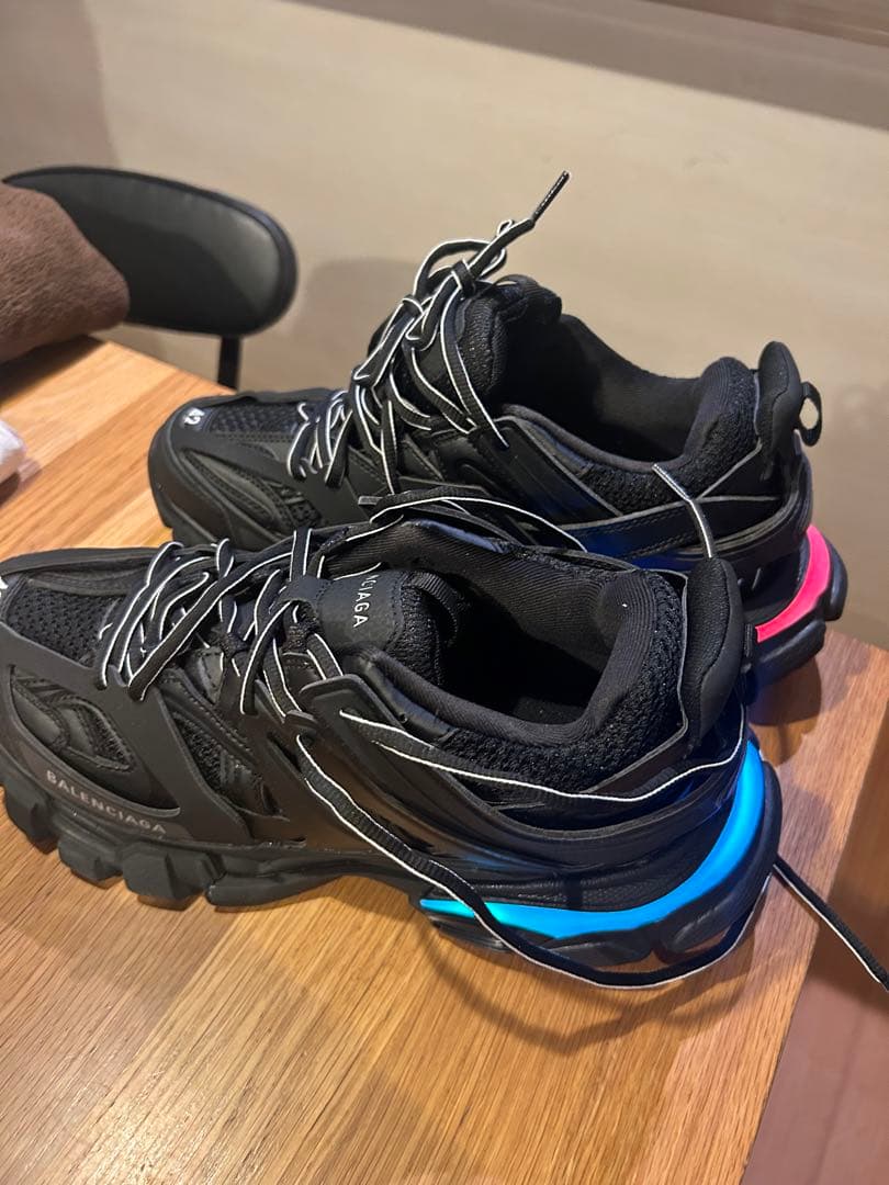 バレンシアガtrack led