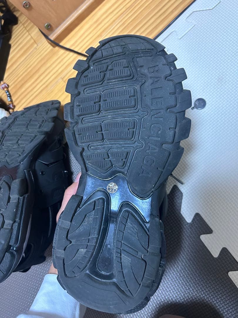 バレンシアガtrack led