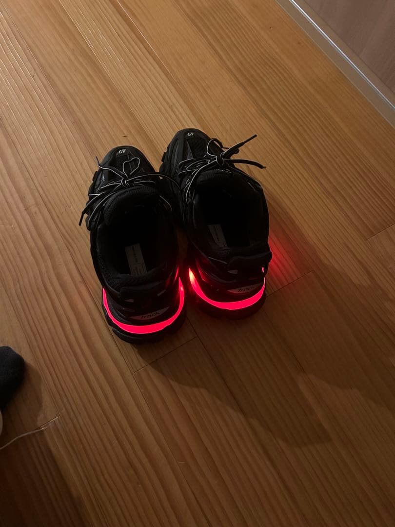 バレンシアガtrack led