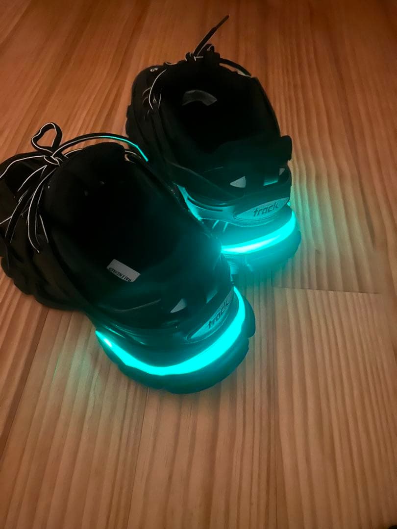 バレンシアガtrack led