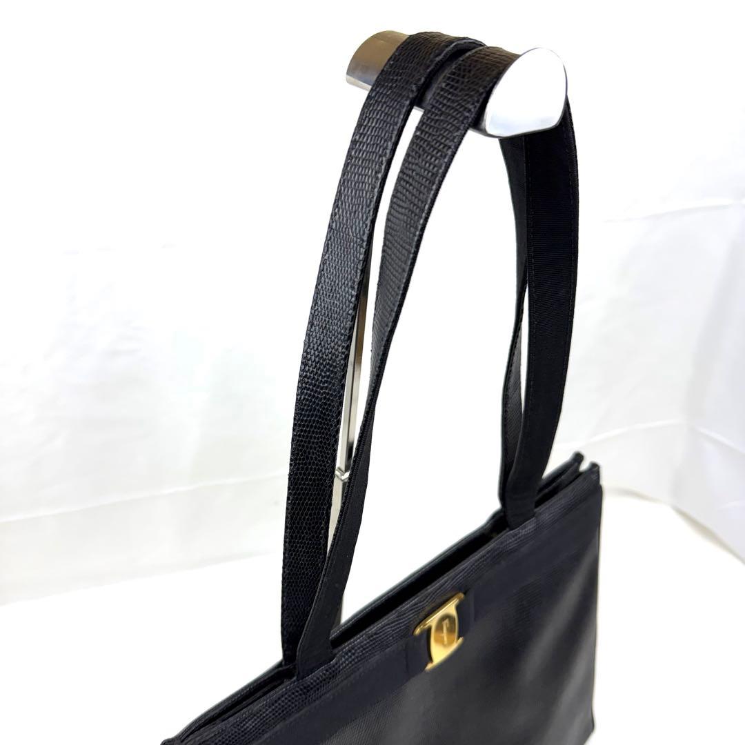 美品✨サルヴァトーレフェラガモ　ヴァラリボン トートバッグ　肩掛け　黒　A4収納