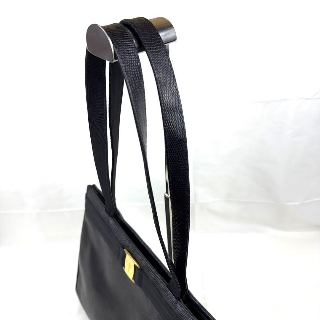 美品✨サルヴァトーレフェラガモ　ヴァラリボン トートバッグ　肩掛け　黒　A4収納