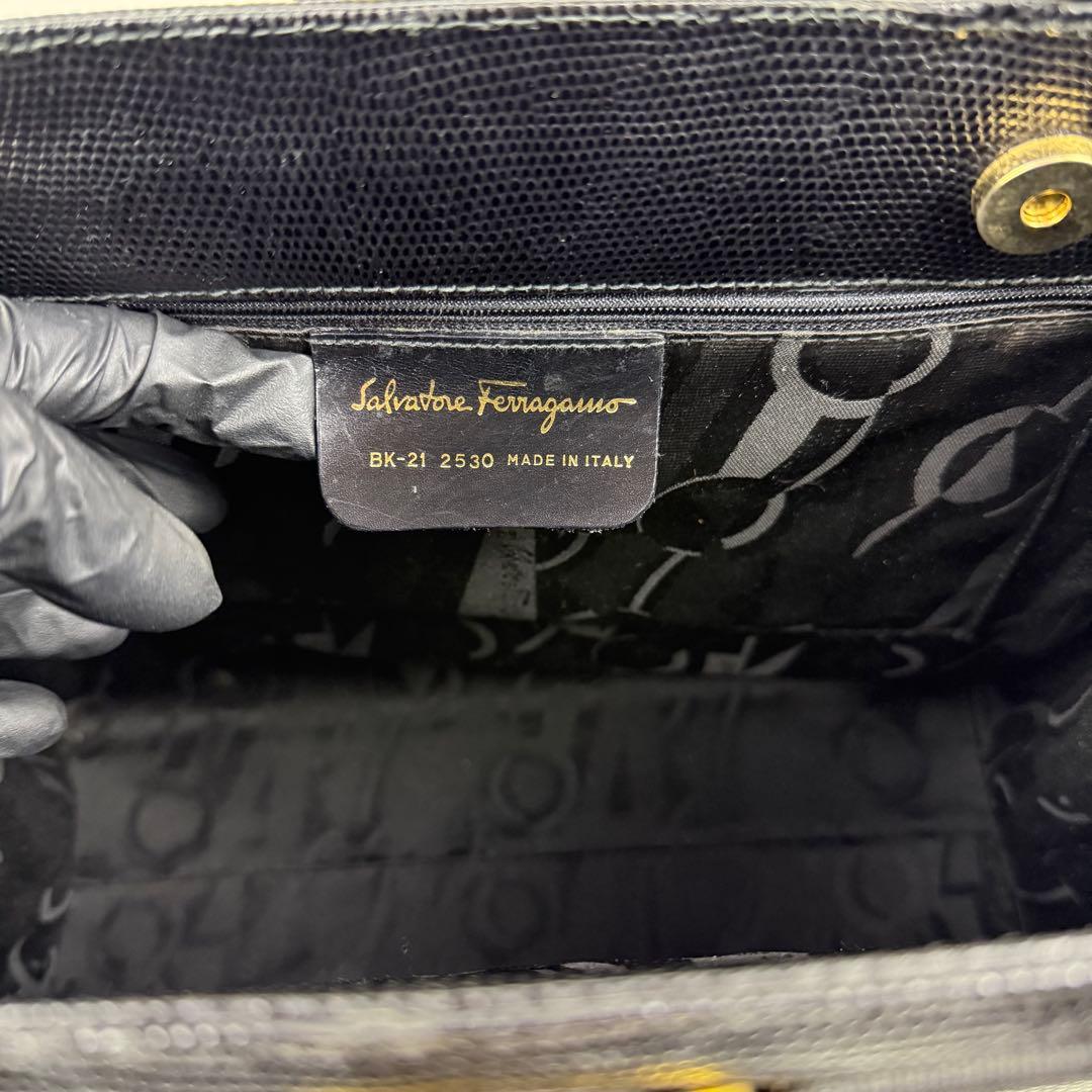 美品✨サルヴァトーレフェラガモ　ヴァラリボン トートバッグ　肩掛け　黒　A4収納