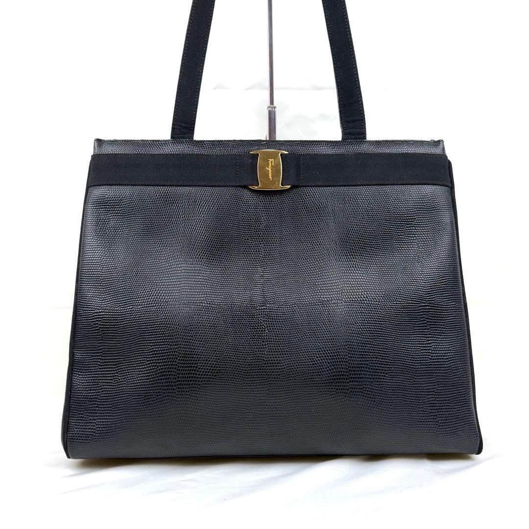 美品✨サルヴァトーレフェラガモ　ヴァラリボン トートバッグ　肩掛け　黒　A4収納