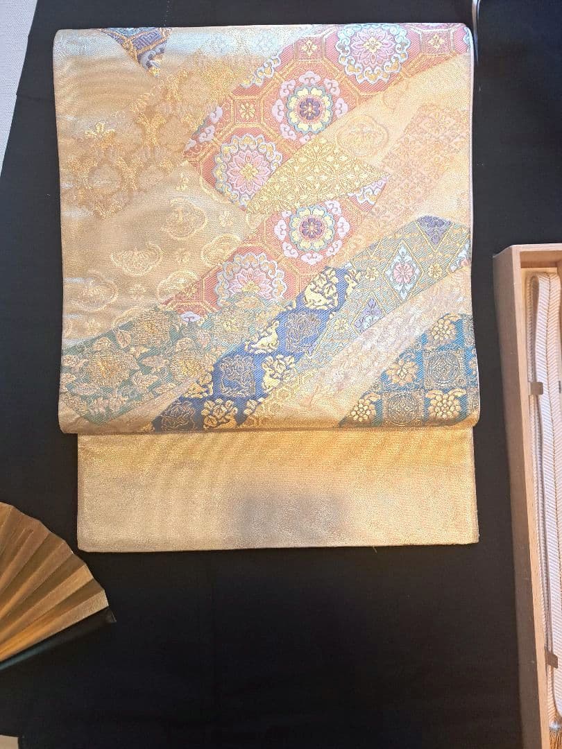 美品❇️さが美扱い　相良刺繍　金銀彩　 黒留め袖 　比翼仕立て　５つ紋フルセット