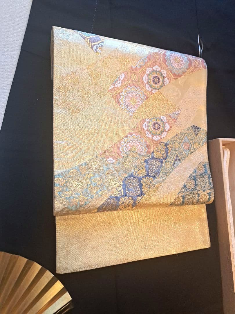 美品❇️さが美扱い　相良刺繍　金銀彩　 黒留め袖 　比翼仕立て　５つ紋フルセット