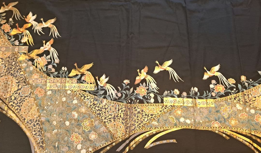 美品❇️さが美扱い　相良刺繍　金銀彩　 黒留め袖 　比翼仕立て　５つ紋フルセット