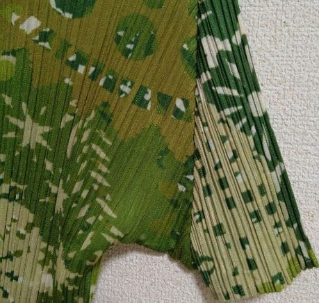 プリーツ プリーズ半袖トップス　サイズ４