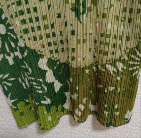 プリーツ プリーズ半袖トップス　サイズ４