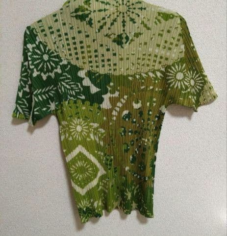 プリーツ プリーズ半袖トップス　サイズ４