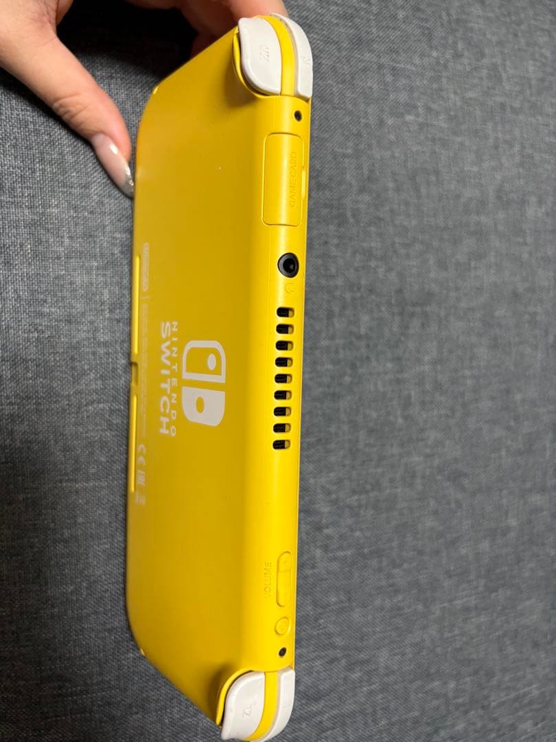 Nintendo switch ライト　イエロー