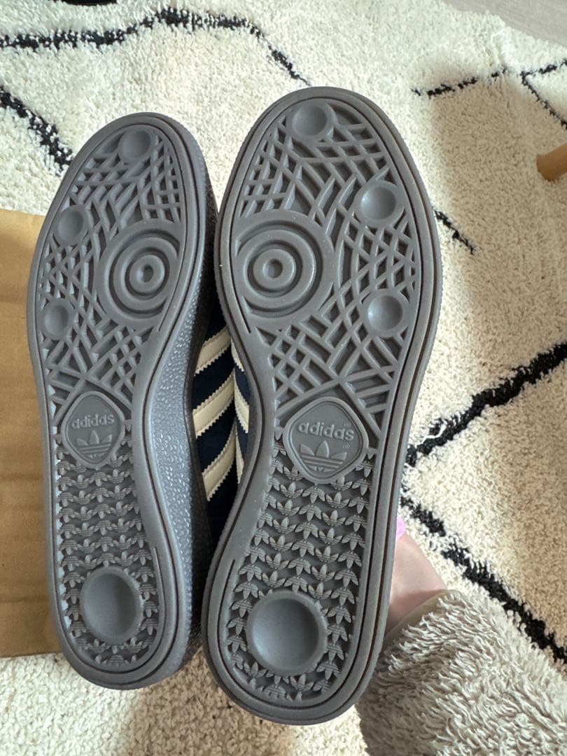 ハンドボールスペツィアル　adidas スニーカー　　24.5