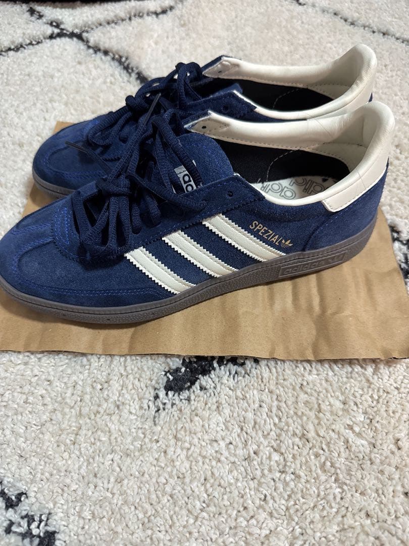 ハンドボールスペツィアル　adidas スニーカー　　24.5