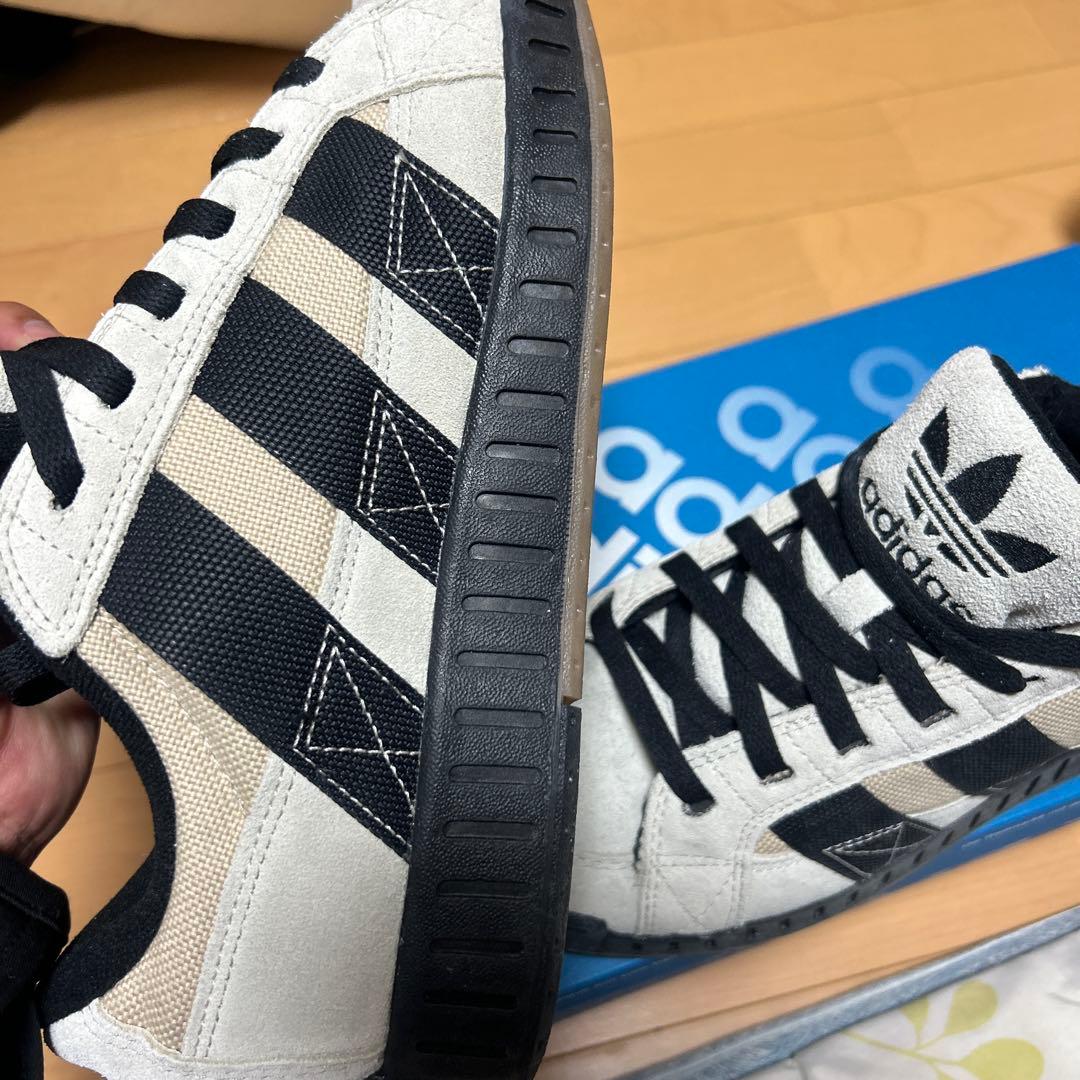 シューズ adidas LWST