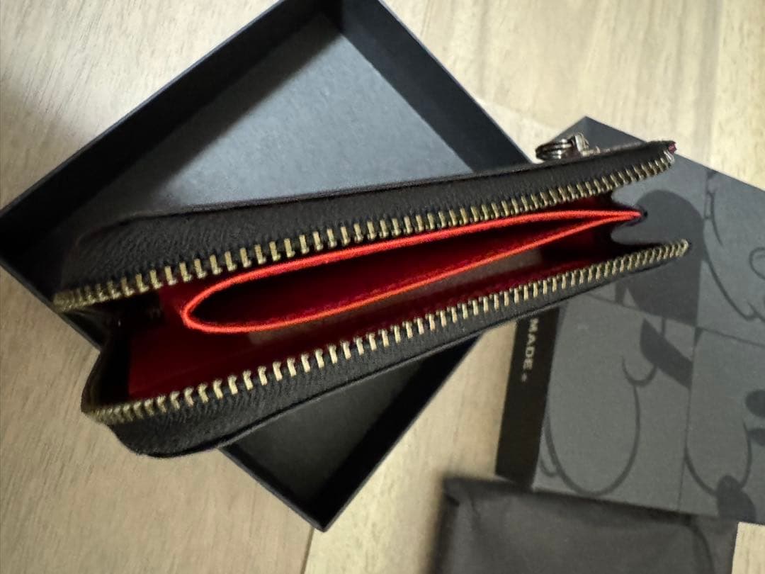 【新品・未使用】ミッキーマウス 二つ折り財布 ブラック