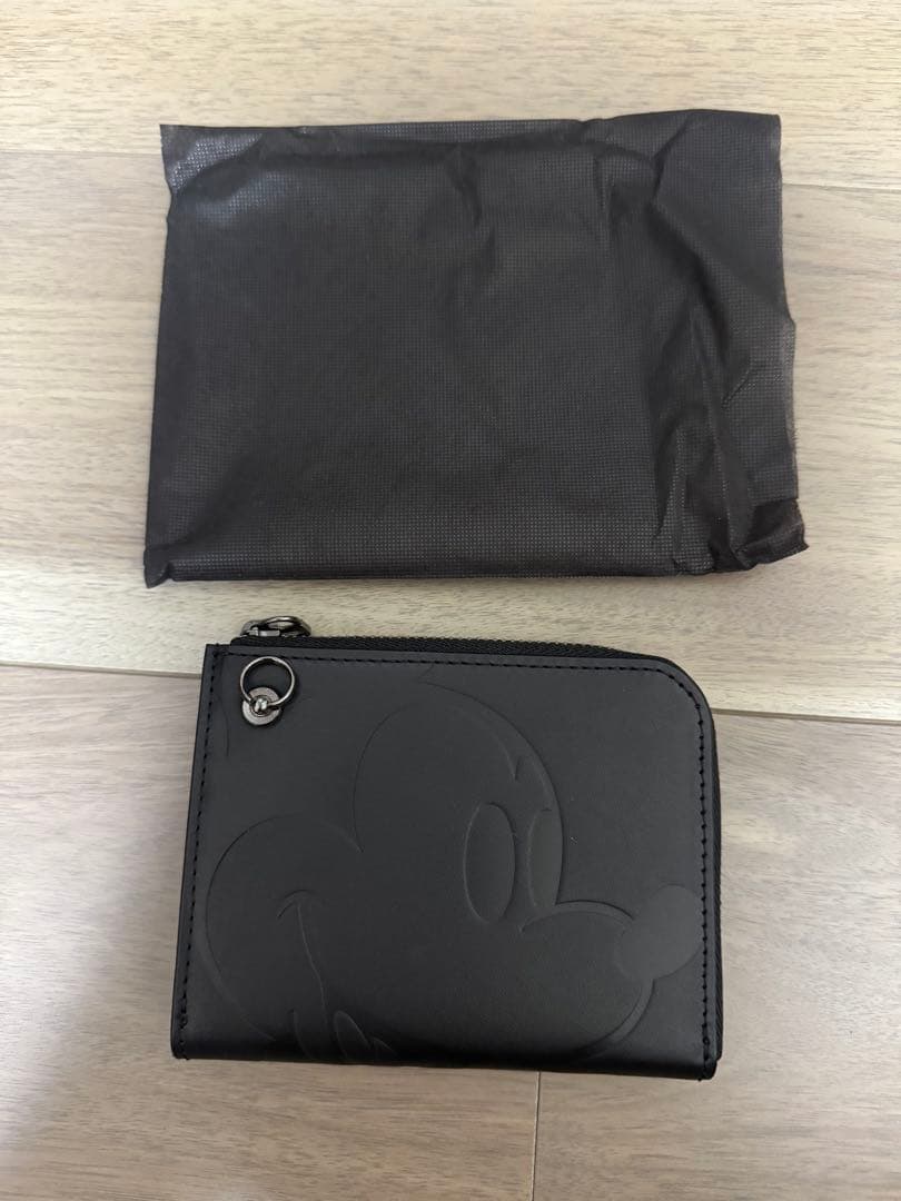 【新品・未使用】ミッキーマウス 二つ折り財布 ブラック
