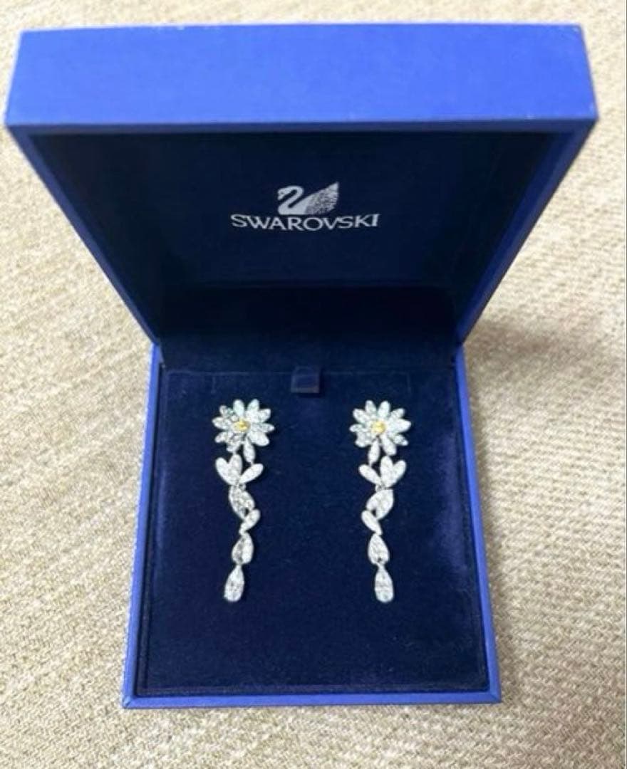 スワロフスキー　ピアス　Eternal Flower デイジー　正規品極美品箱付