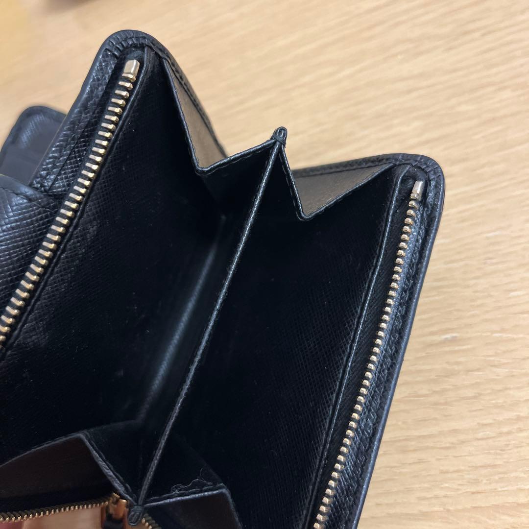 プラダ　二つ折り財布　ブラック